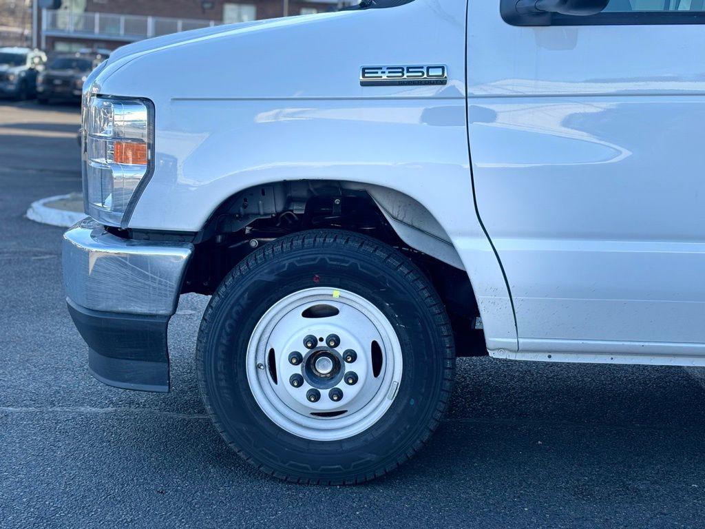 New 2027 Ford E-350 - photo 5