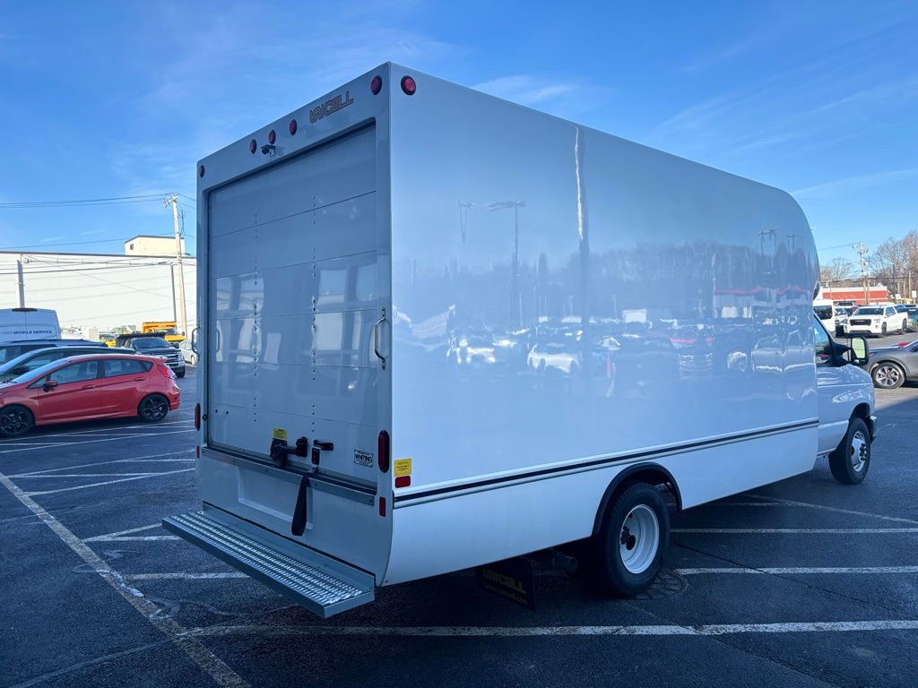 New 2027 Ford E-350 - photo 7