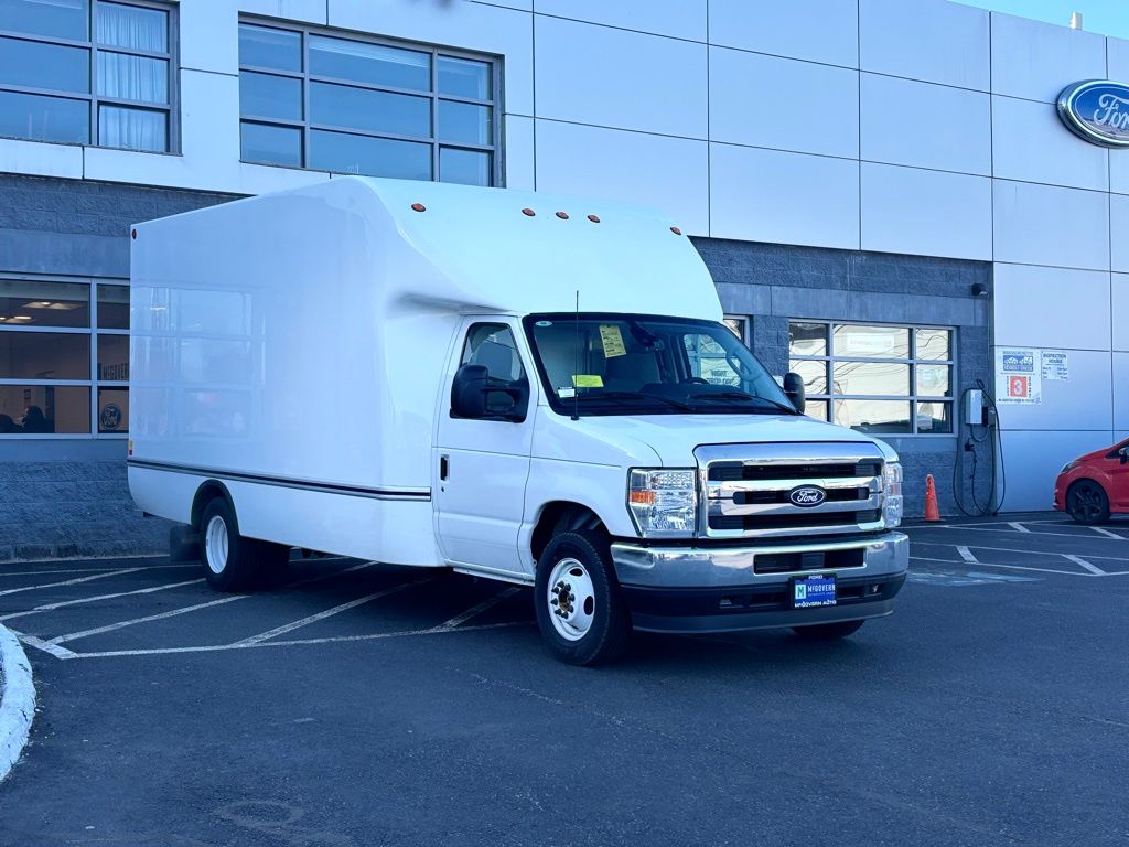 New 2027 Ford E-350 - photo 10