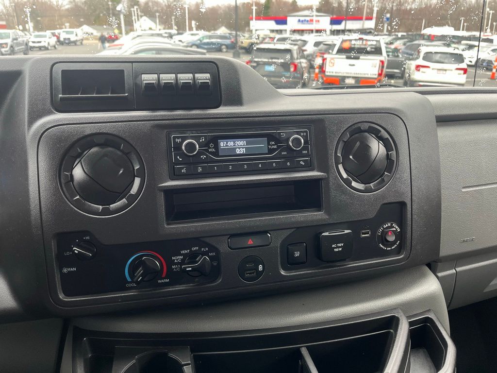 Used 2022 Ford E-450 - photo 16