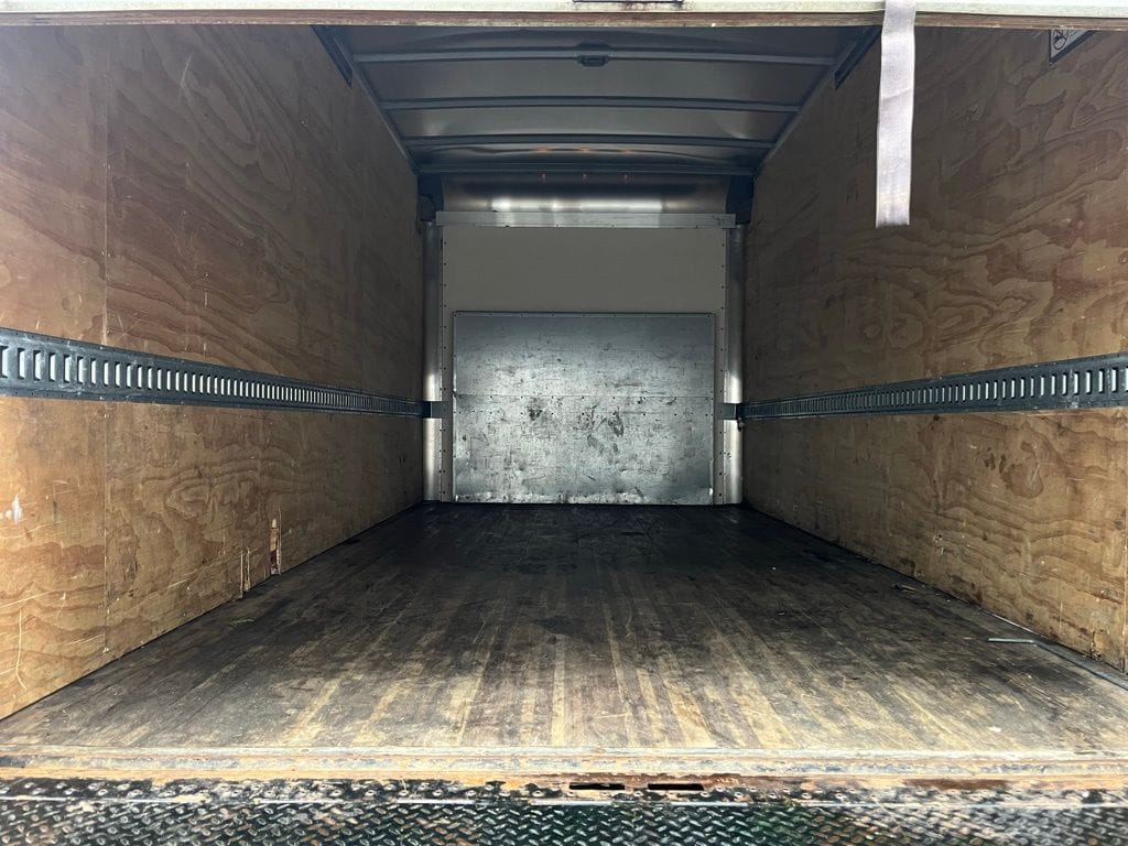 Used 2022 Ford E-450 - photo 7