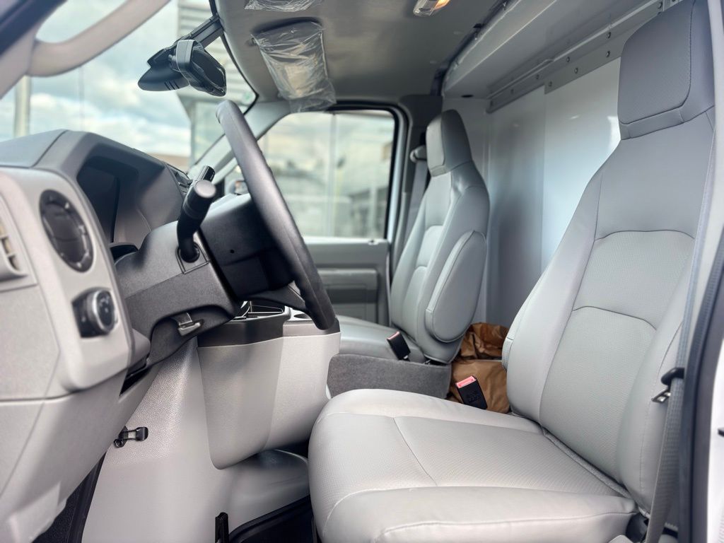 New 2026 Ford E-350 - photo 17
