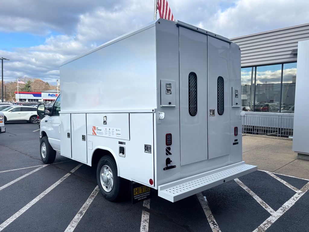 New 2026 Ford E-350 - photo 6