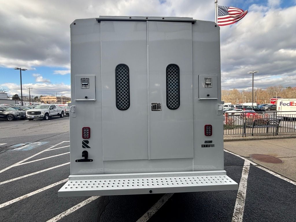 New 2026 Ford E-350 - photo 7