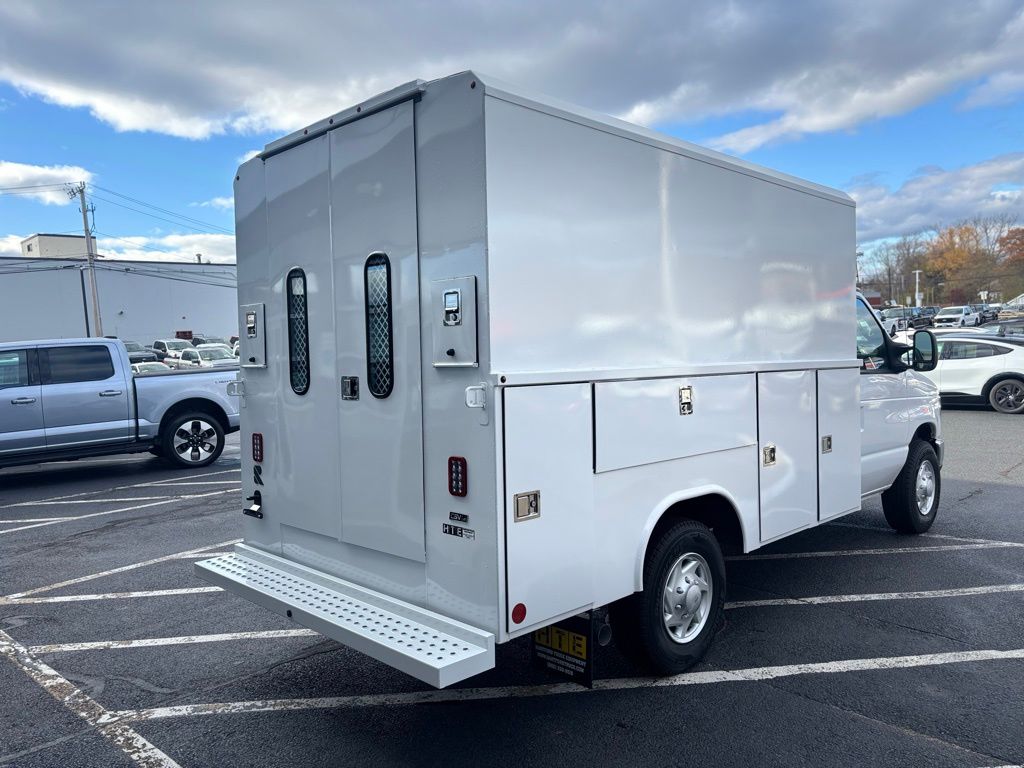 New 2026 Ford E-350 - photo 9