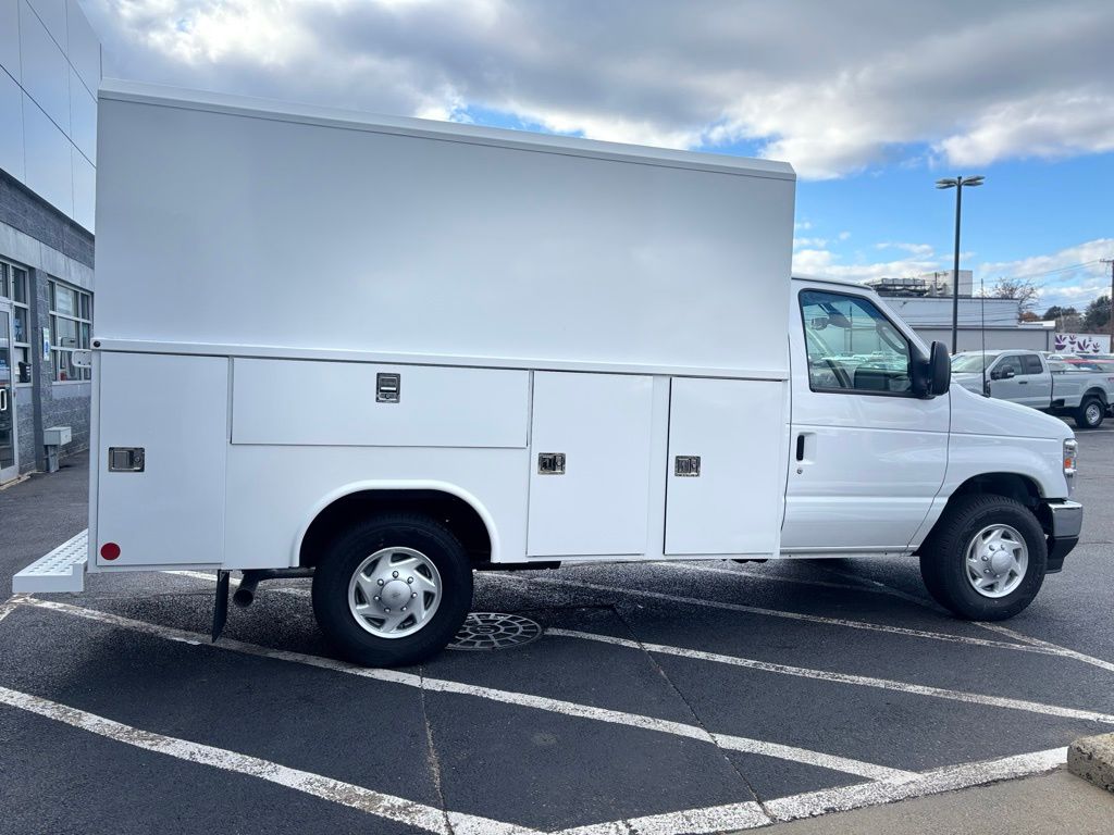 New 2026 Ford E-350 - photo 10