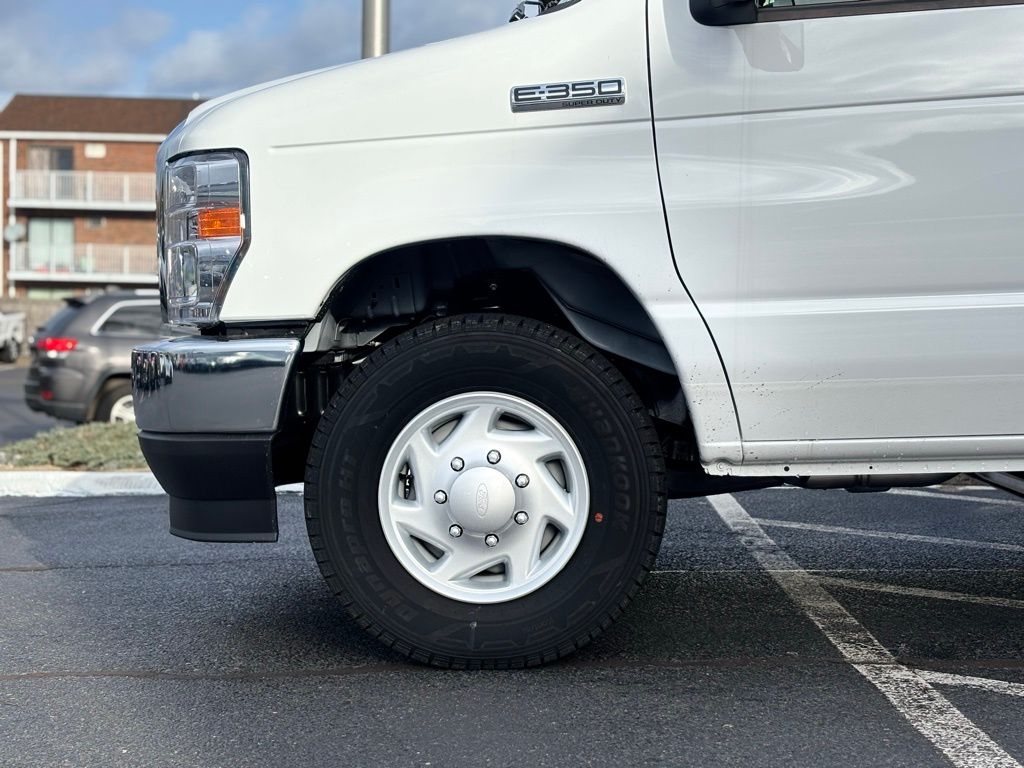 New 2026 Ford E-350 - photo 5