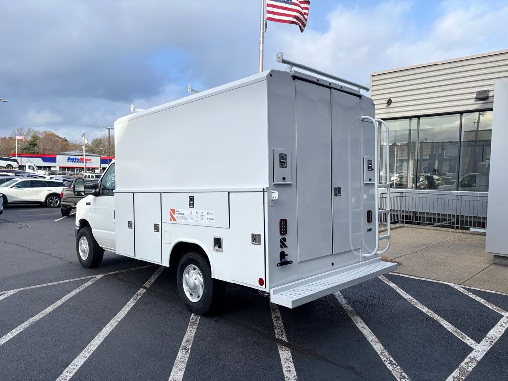New 2026 Ford E-350 - photo 6
