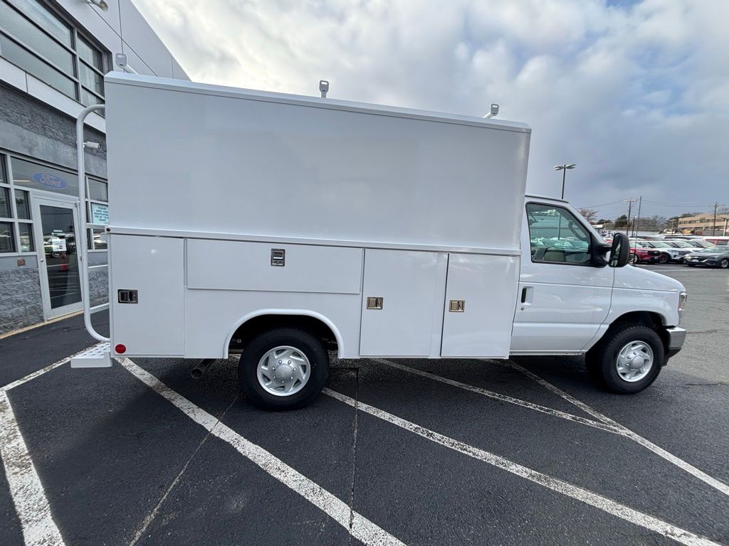 New 2026 Ford E-350 - photo 10