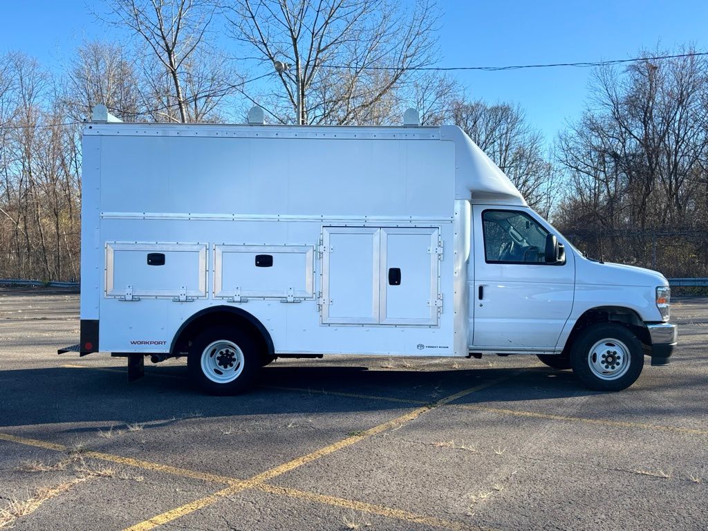 New 2024 Ford E-450 - photo 12