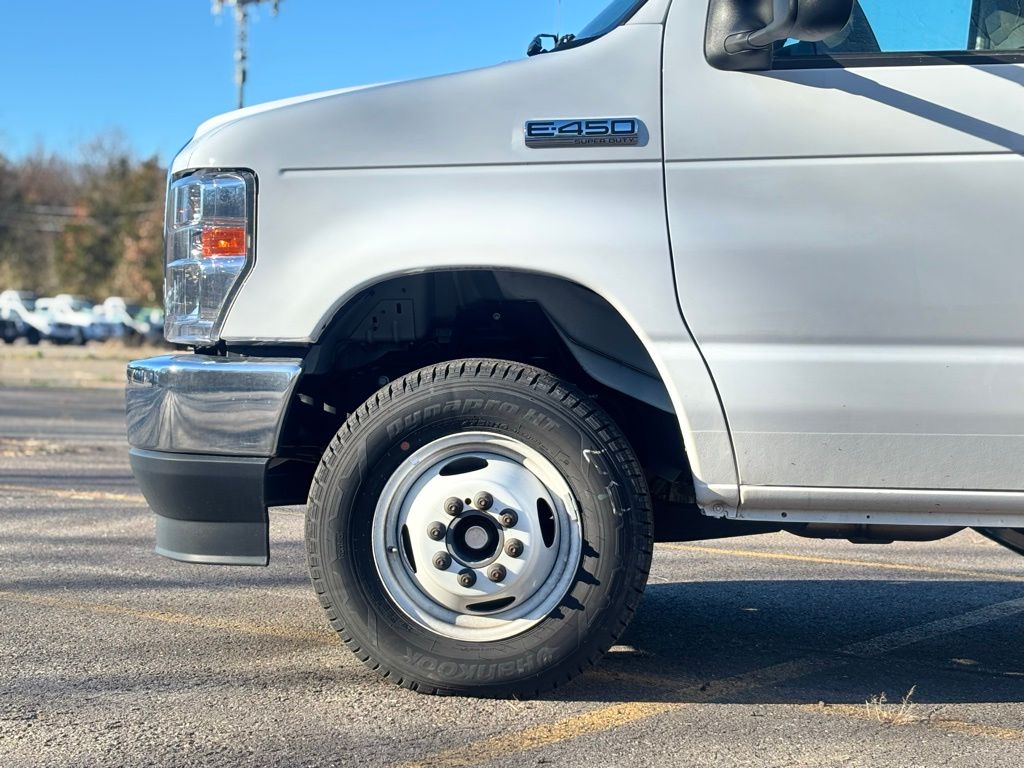 New 2024 Ford E-450 - photo 5