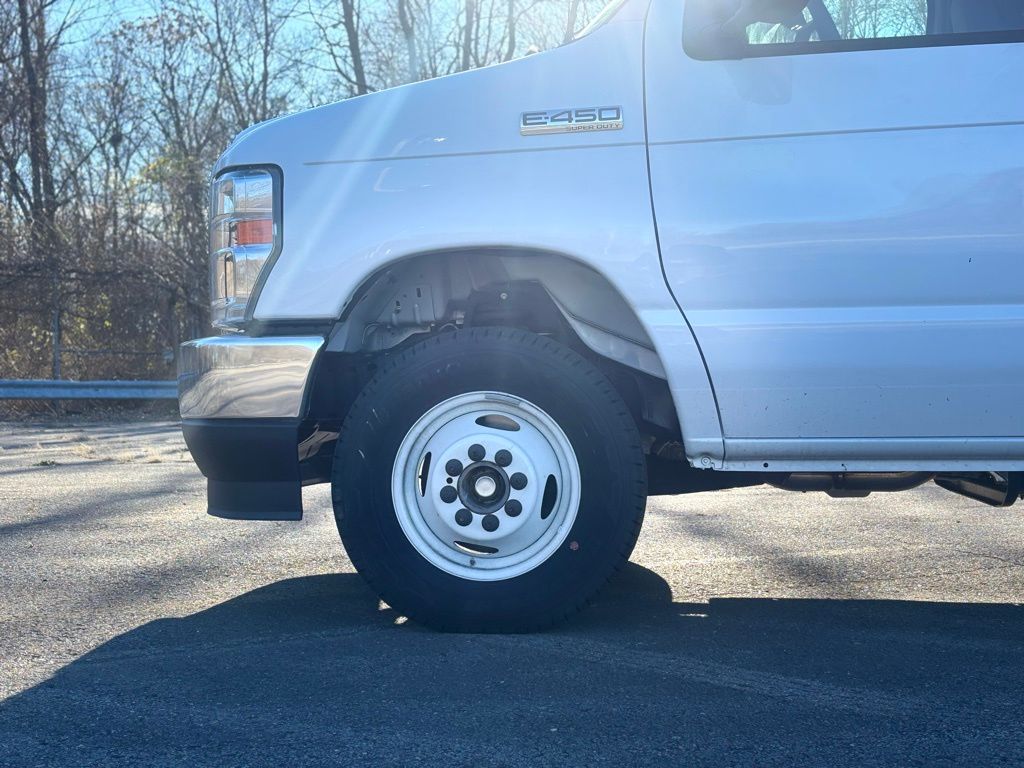 New 2024 Ford E-450 - photo 5