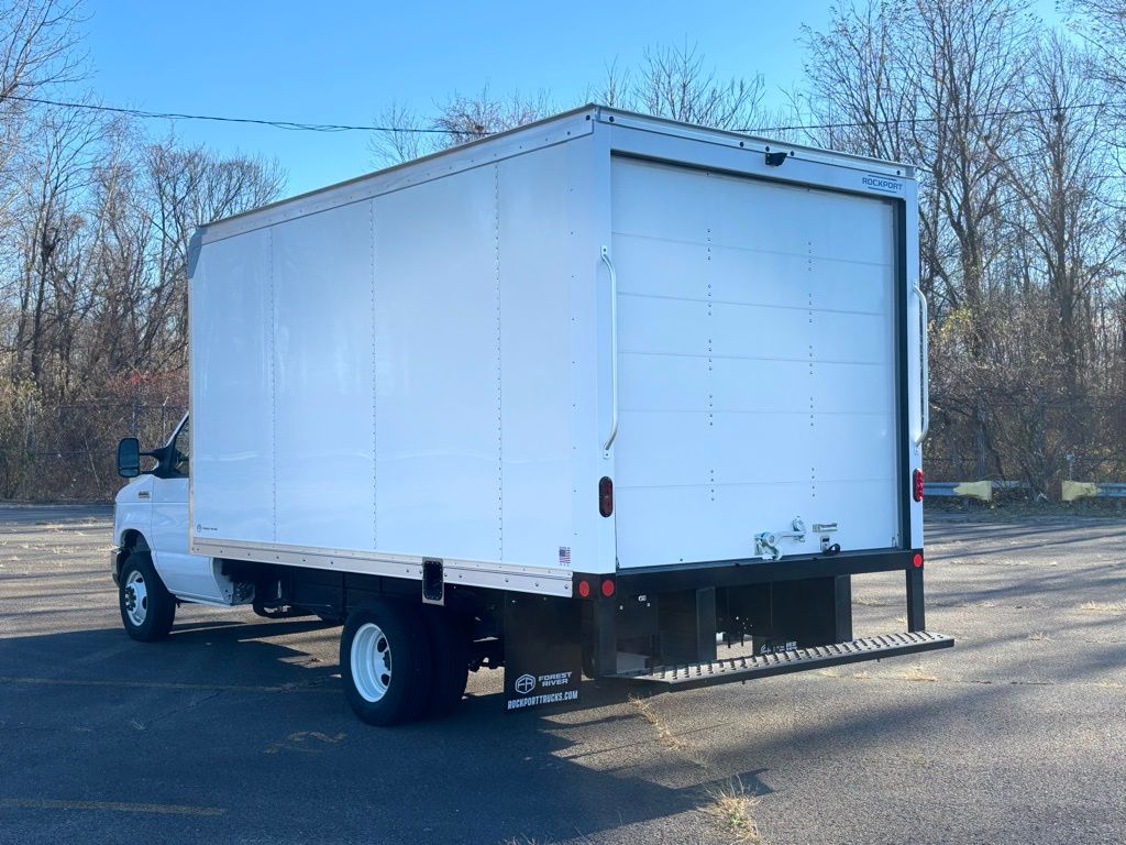 New 2024 Ford E-450 - photo 6