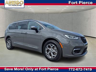 2023 Chrysler Pacifica AWD Minivan for sale #8758505A - photo 1