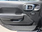 2021 Jeep Gladiator Crew Cab 4x4 Pickup for sale #L596941 - photo 23
