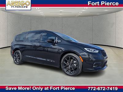 Used 2023 Chrysler Pacifica Touring L Minivan for sale #N236513A - photo 1