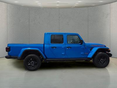 Used 2022 Jeep Gladiator - photo 2