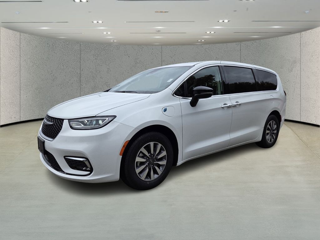 Used 2024 Chrysler Pacifica - photo 9
