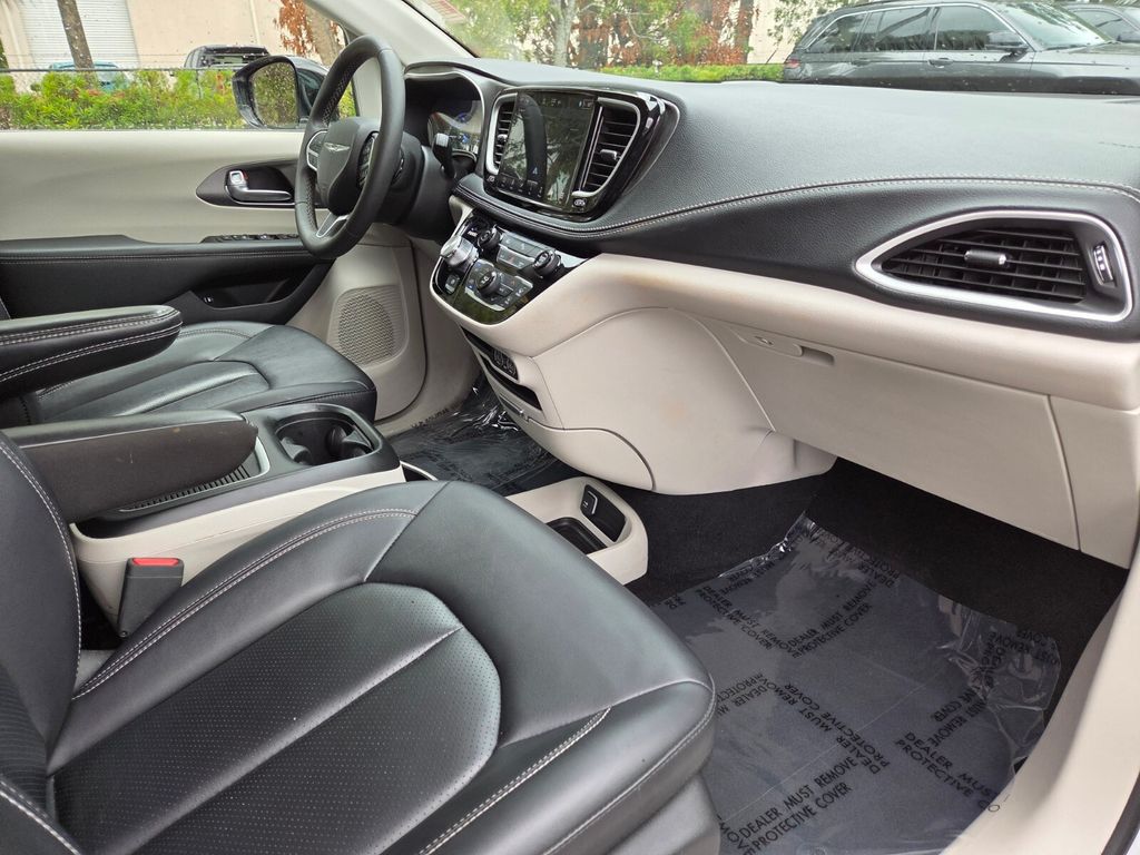 Used 2024 Chrysler Pacifica - photo 11