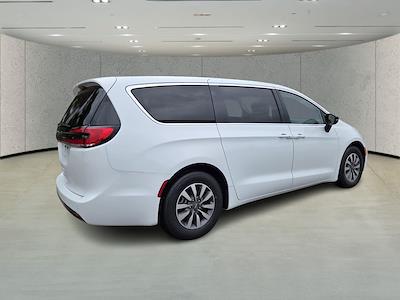 Used 2024 Chrysler Pacifica - photo 1