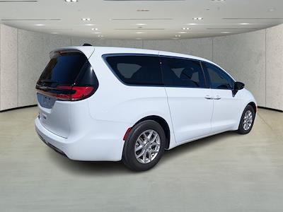 Used 2025 Chrysler Pacifica Select Minivan for sale #R527875 - photo 2