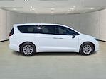 Used 2025 Chrysler Pacifica Select Minivan for sale #R527875 - photo 2