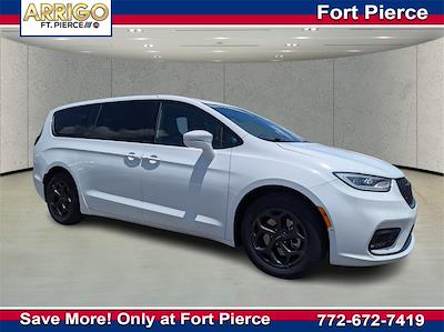 2022 Chrysler Pacifica FWD Minivan for sale #R558643N - photo 1