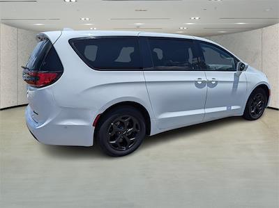 2022 Chrysler Pacifica FWD Minivan for sale #R558643N - photo 2