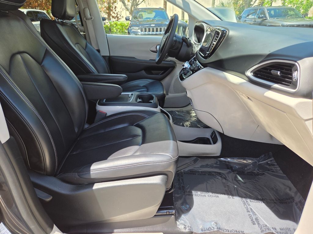 Used 2023 Chrysler Pacifica - photo 11