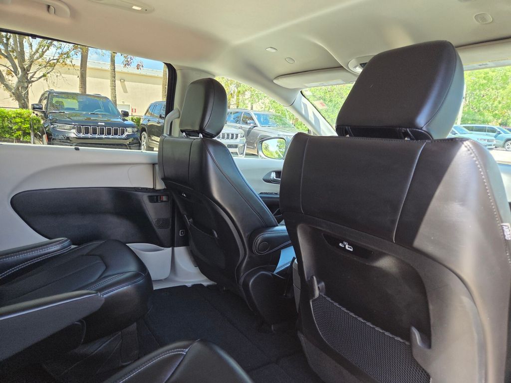 Used 2023 Chrysler Pacifica - photo 13