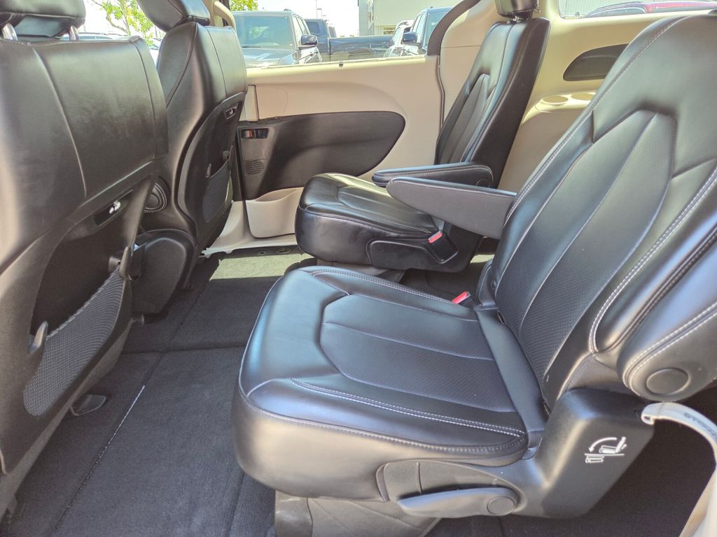 Used 2023 Chrysler Pacifica - photo 21
