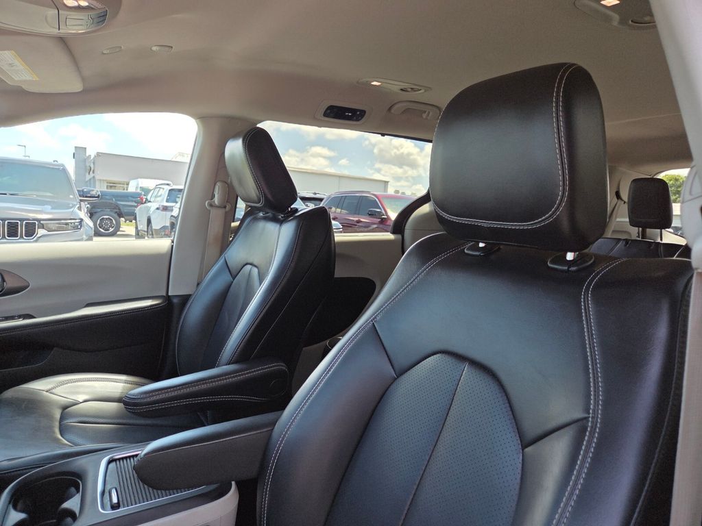 Used 2023 Chrysler Pacifica - photo 24