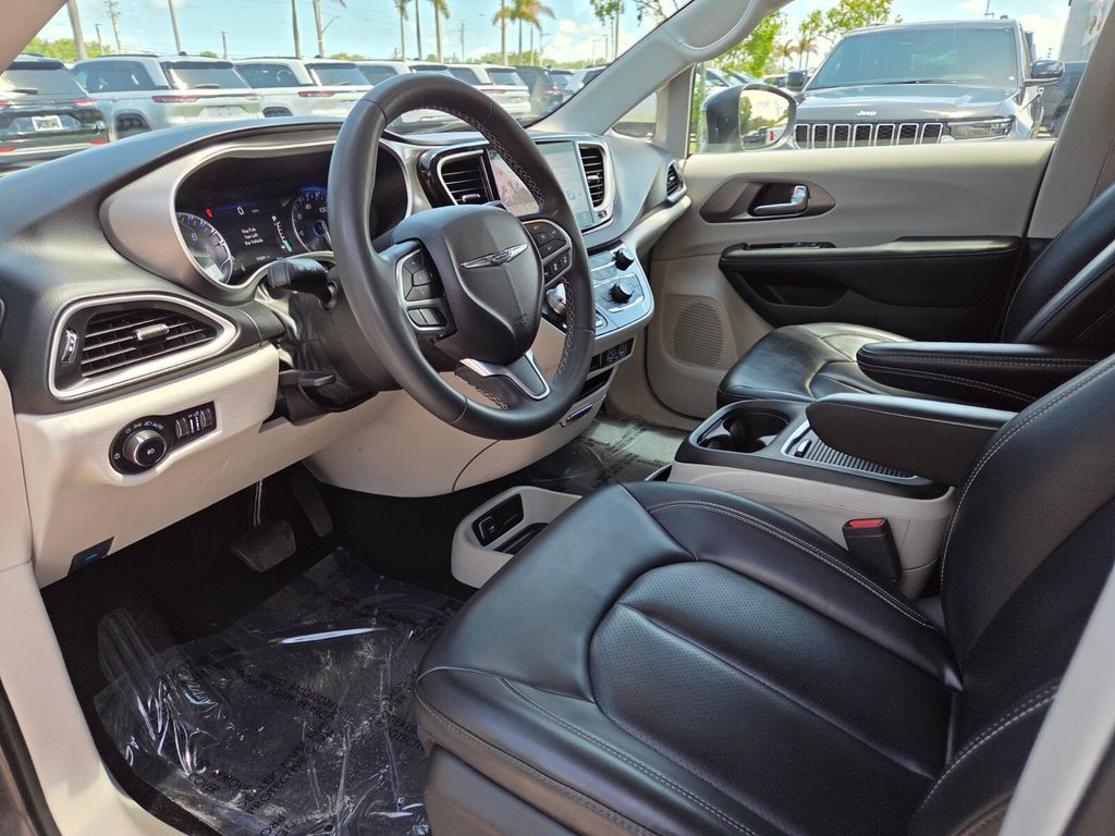 Used 2023 Chrysler Pacifica - photo 26