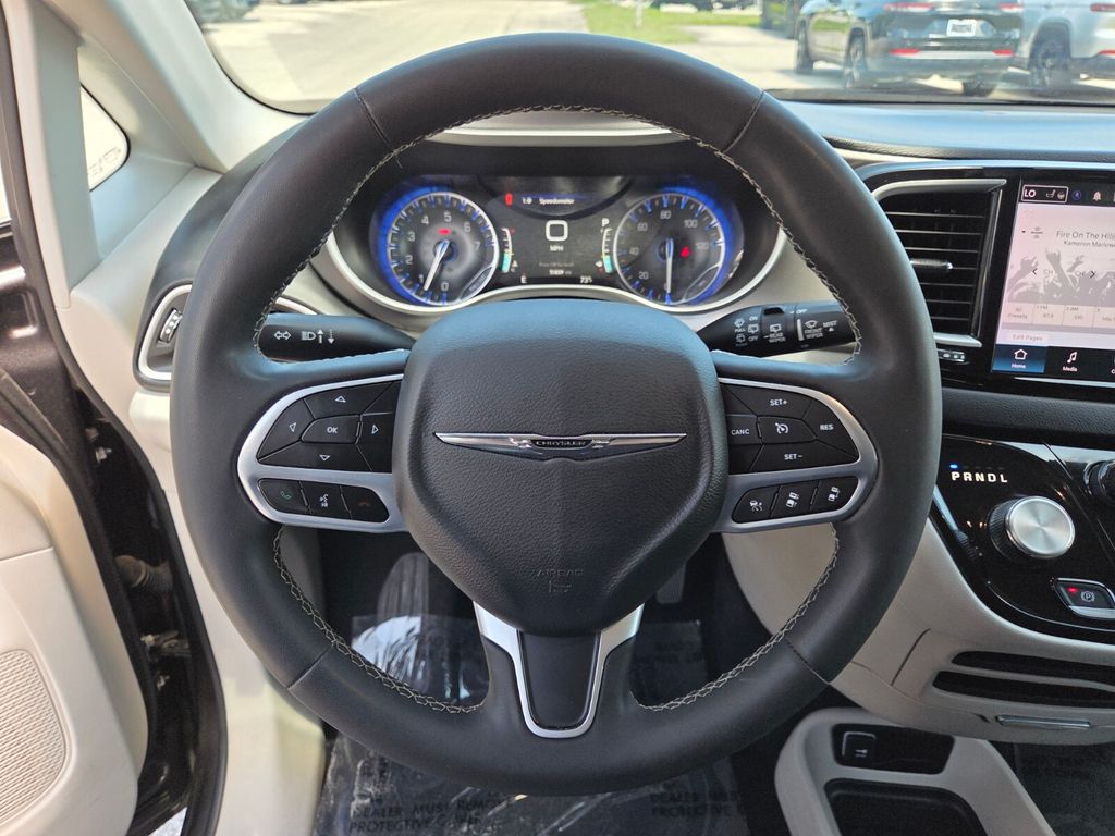 Used 2023 Chrysler Pacifica - photo 29