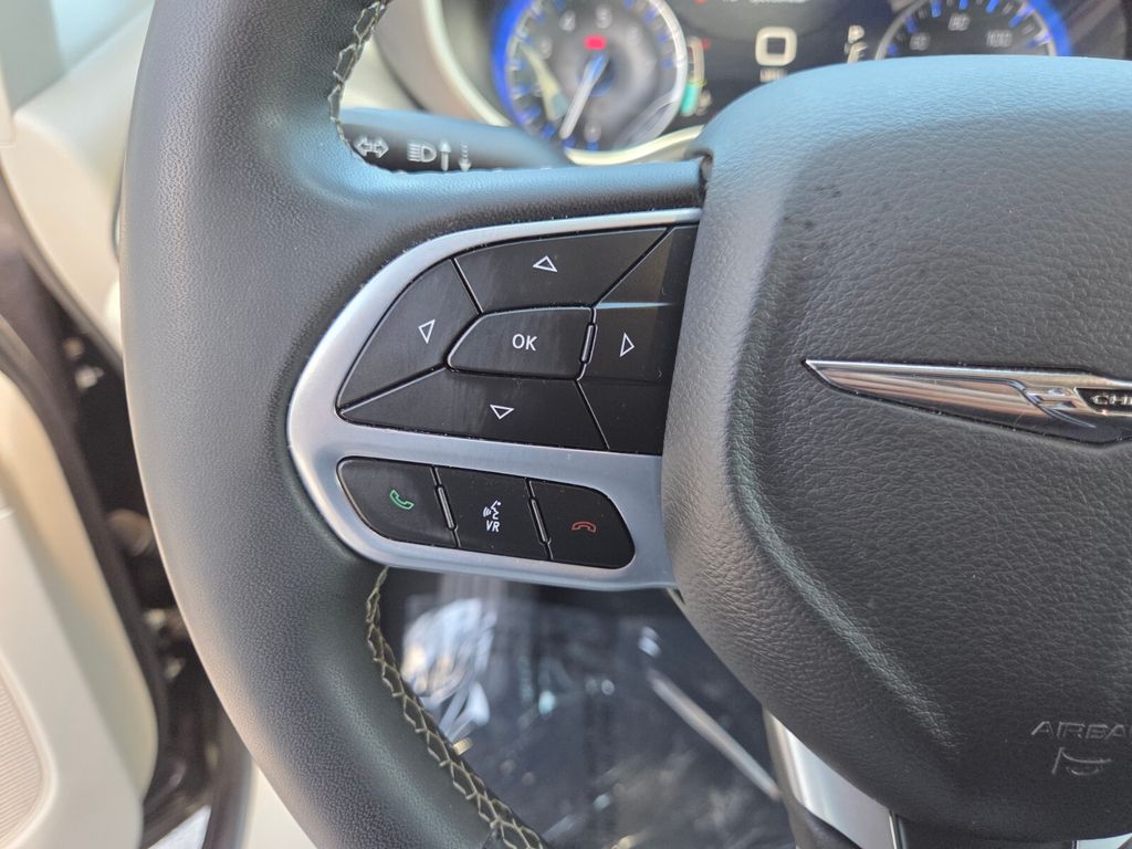 Used 2023 Chrysler Pacifica - photo 30