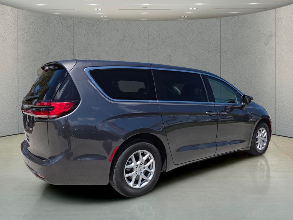 Used 2023 Chrysler Pacifica - photo 6