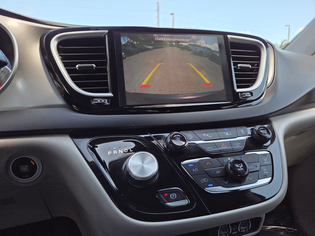 Used 2023 Chrysler Pacifica - photo 33