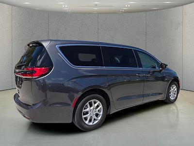 Used 2023 Chrysler Pacifica - photo 2