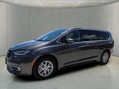Used 2023 Chrysler Pacifica - photo 1