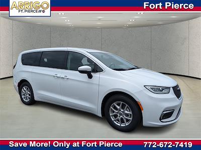 2023 Chrysler Pacifica FWD Minivan for sale #R616151 - photo 1