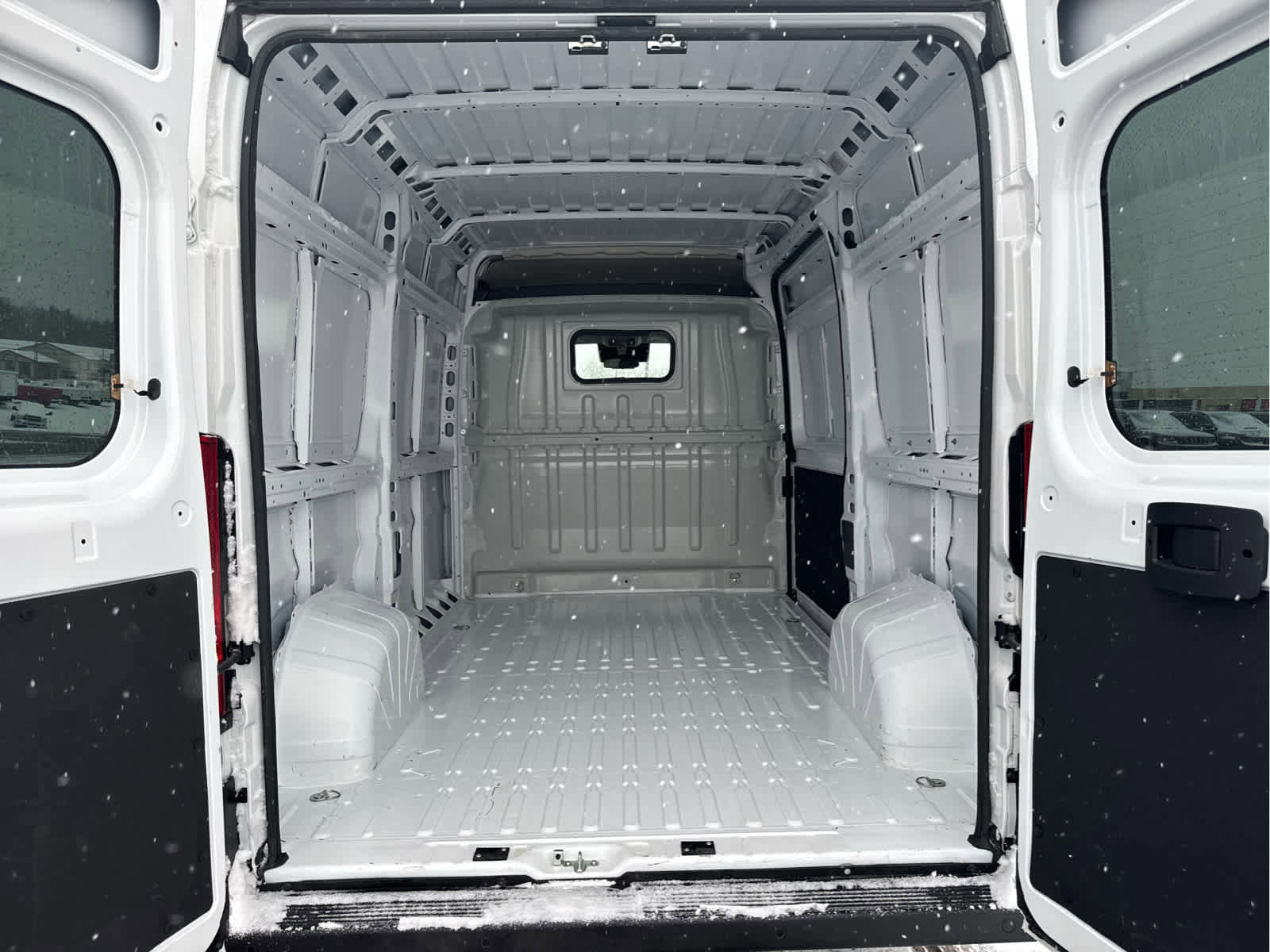 Used 2024 Ram ProMaster 2500 - photo 2