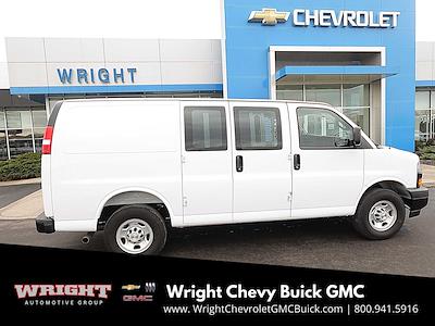 Used 2025 Chevrolet Express 3500 - photo 1