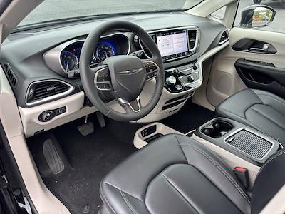 2024 Chrysler Pacifica FWD Minivan for sale #UM139888 - photo 2