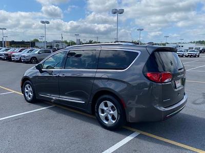 2017 Chrysler Pacifica FWD Minivan for sale #Q250394A - photo 2