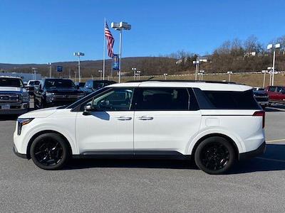 Used 2025 Kia Carnival - photo 1