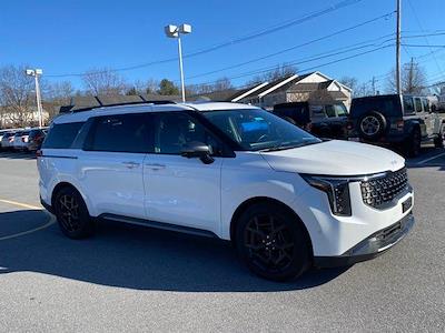 Used 2025 Kia Carnival - photo 1