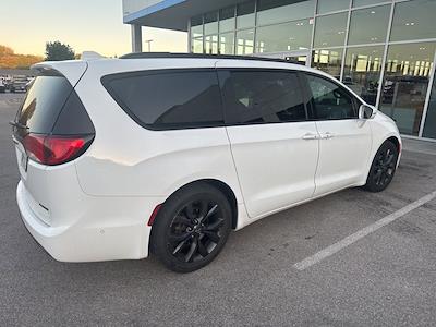 2018 Chrysler Pacifica FWD Minivan for sale #W260137A - photo 2