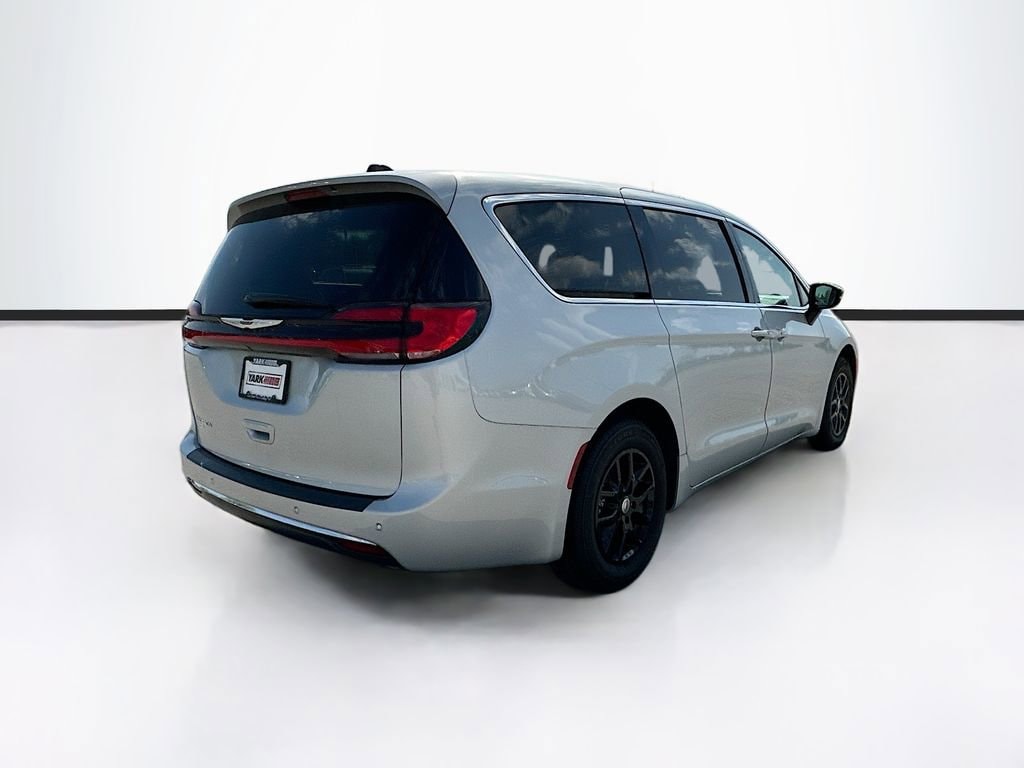 Used 2024 Chrysler Pacifica - photo 12