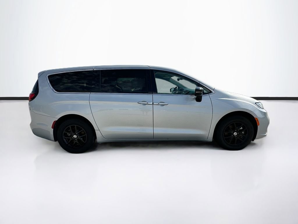 Used 2024 Chrysler Pacifica - photo 13