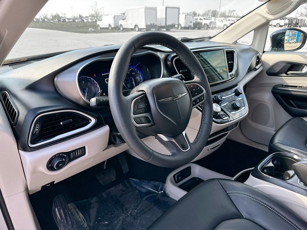 Used 2024 Chrysler Pacifica - photo 16